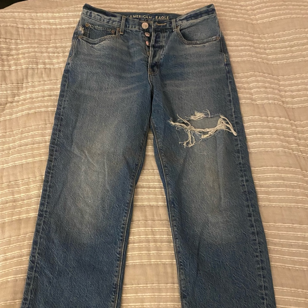 American Eagle 90’s Boyfriend ripped jeans